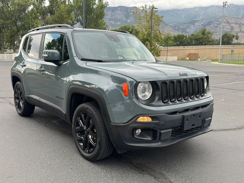 Used 2018 Jeep Renegade Altitude w/ Advanced Technology Group AWD/4WD image 9
