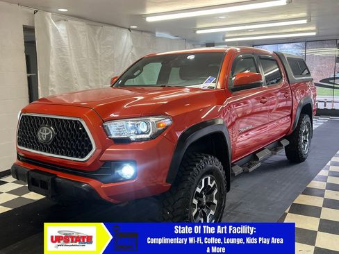 Used 2018 Toyota Tacoma TRD Off-Road image 3