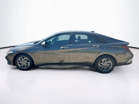 Used 2024 Hyundai Elantra SEL FWD image 4