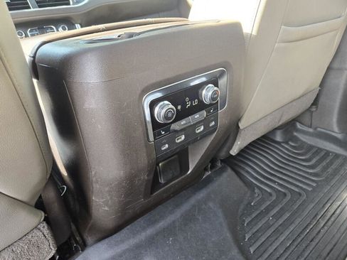 Used 2021 GMC Yukon XL SLT w/ SLT Premium Package image 28