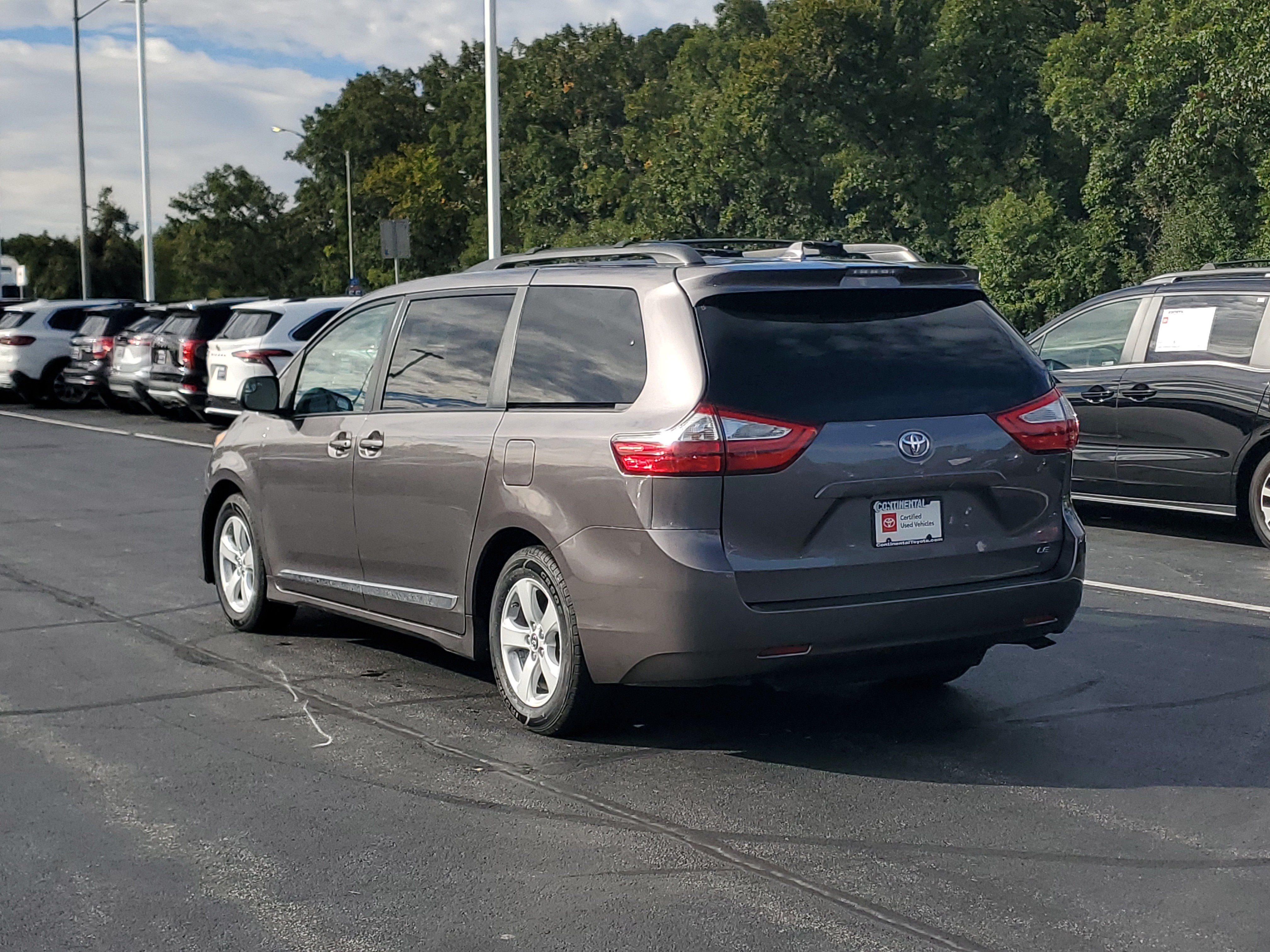 Certified 2019 Toyota Sienna LE FWD image 4