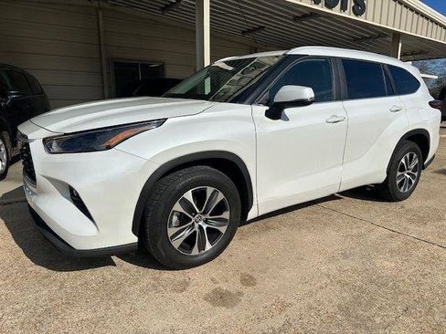 Used 2023 Toyota Highlander XLE FWD image 8