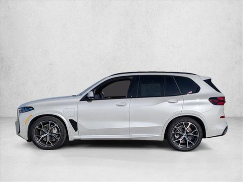 New 2026 BMW X5 xDrive50e w/ M Sport Package AWD/4WD image 5