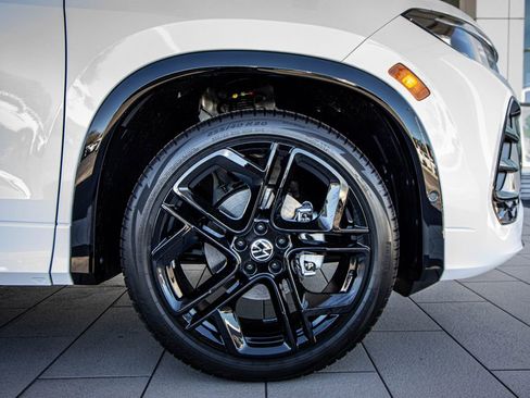 New 2026 Volkswagen Tiguan SE R-Line image 5