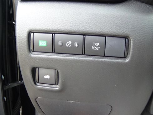 Used 2025 Nissan Sentra SV FWD image 19