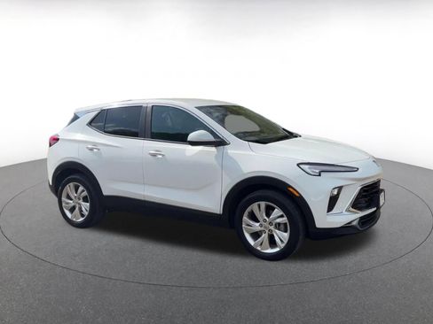 Used 2025 Buick Encore GX Preferred FWD image 2