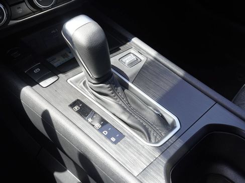 Used 2025 Nissan Kicks SV FWD image 14