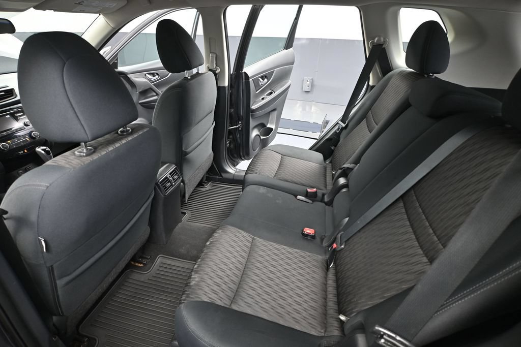 Used 2017 Nissan Rogue S FWD image 27