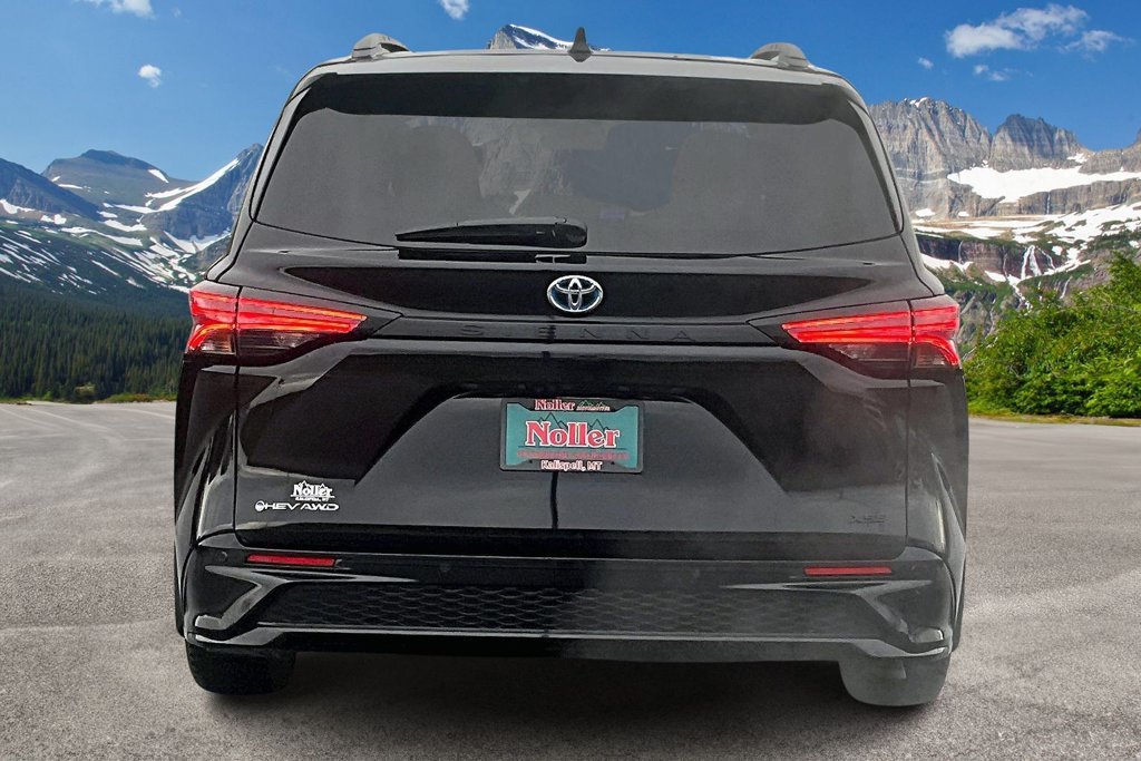 Used 2025 Toyota Sienna XSE AWD/4WD image 4