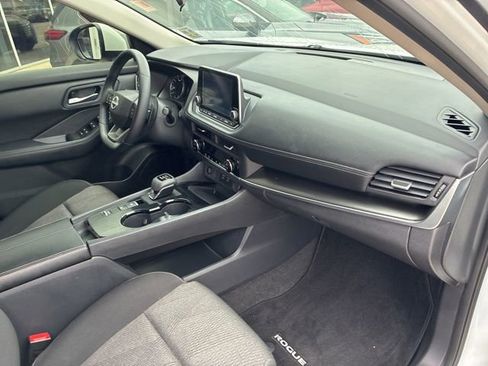 Used 2025 Nissan Rogue SV FWD image 12