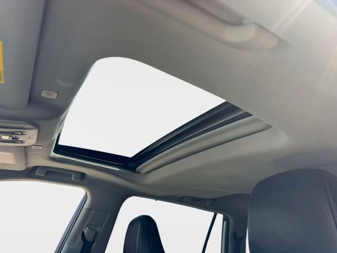 Used 2023 Toyota Highlander Limited image 29