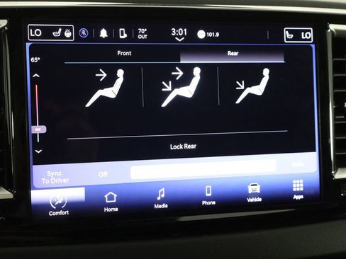 Used 2023 Chrysler Pacifica Touring-L FWD image 34
