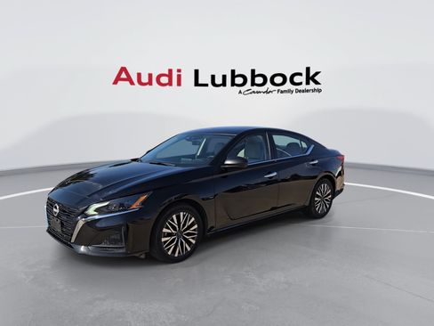 Used 2025 Nissan Altima 2.5 SV FWD image 4
