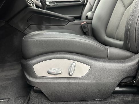 Certified 2024 Porsche Macan image 31