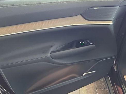 New 2025 Volvo EX90 Plus w/ Protection Package Premier image 21