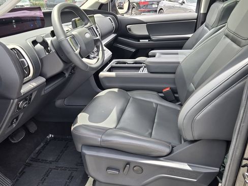 Used 2025 Ford Expedition Active AWD/4WD image 10