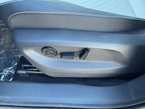 New 2026 Volkswagen Tiguan SE image 15