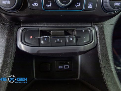 Used 2023 GMC Acadia AT4 w/ Technology Package image 23