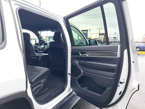 Used 2022 Jeep Wagoneer Series III image 14