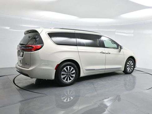 Used 2021 Chrysler Pacifica Limited w/ Premium & Safety Sphere Group image 37