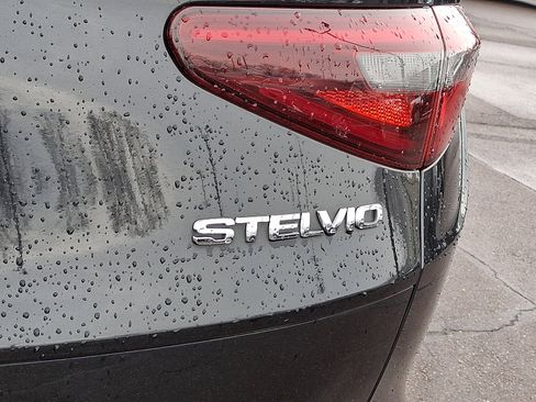 Used 2022 Alfa Romeo Stelvio Veloce image 31