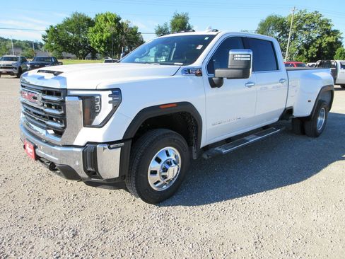 New 2026 GMC Sierra 3500 SLT w/ SLT Premium Package AWD/4WD image 11