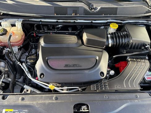 Used 2020 Chrysler Voyager Lxi image 27