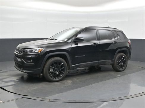 New 2026 Jeep Compass Latitude w/ Mopar Graphics Package image 3
