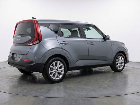 Used 2025 Kia Soul LX w/ LX Technology Package FWD image 9