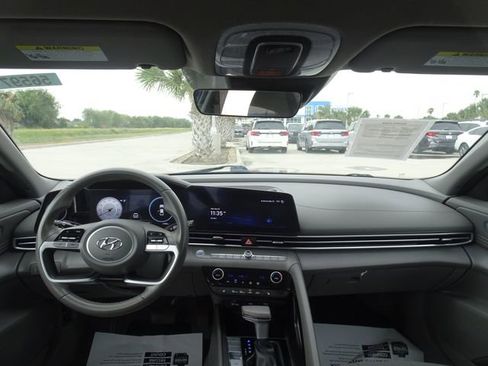 Used 2023 Hyundai Elantra SEL w/ Convenience Package FWD image 11