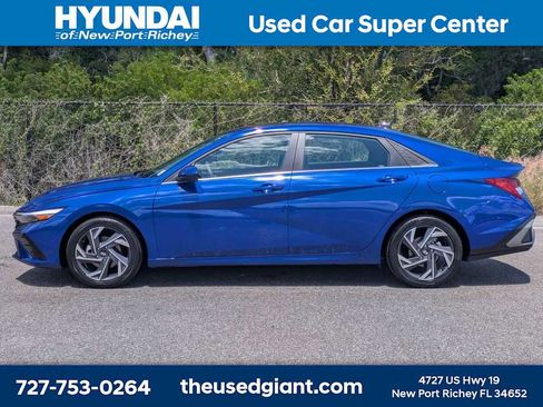 Certified 2025 Hyundai Elantra SEL FWD image 2