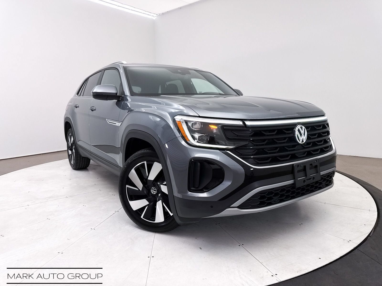 Used 2024 Volkswagen Atlas Cross Sport SE AWD/4WD image 1