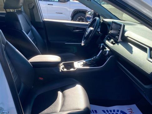 Used 2019 Toyota RAV4 Limited image 18