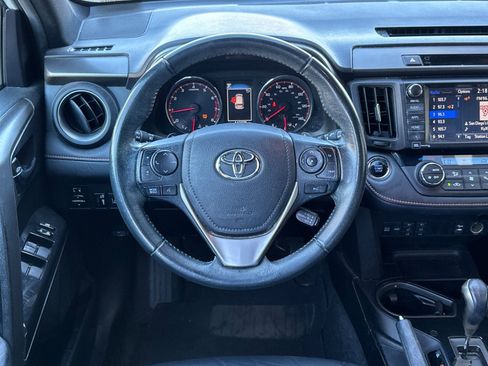 Used 2016 Toyota RAV4 SE image 13