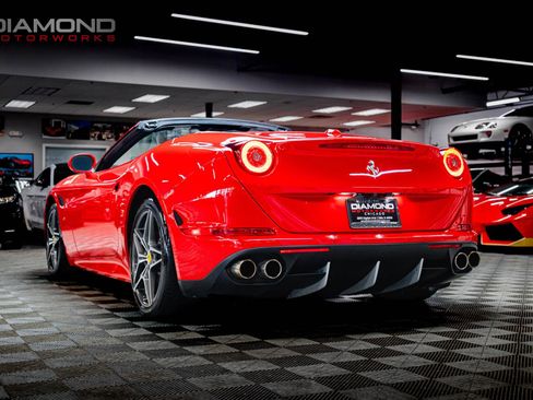 Used 2015 Ferrari California T image 20