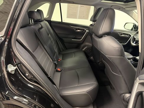 Used 2025 Toyota RAV4 XLE Premium FWD image 30