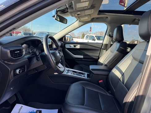 Certified 2023 Ford Explorer Limited w/ Class IV Trailer Tow Package image 31