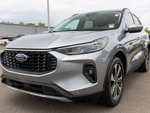 Used 2024 Ford Escape Platinum AWD/4WD image 2