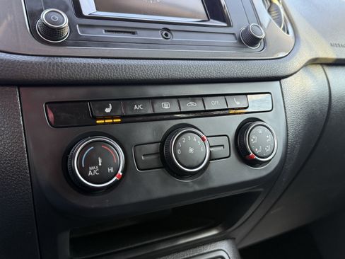 Used 2016 Volkswagen Tiguan S image 21