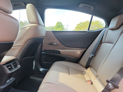 Certified 2023 Lexus ES 350 w/ Premium Package image 12