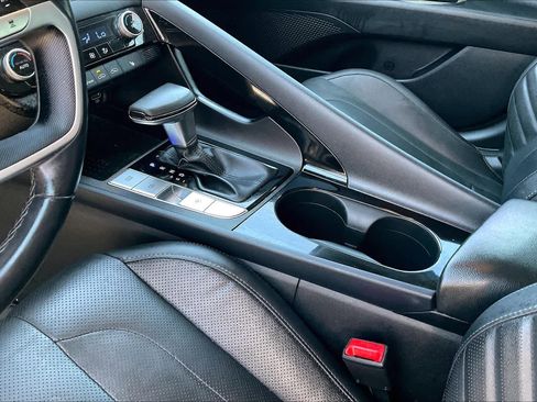 Used 2021 Hyundai Elantra Limited FWD image 17