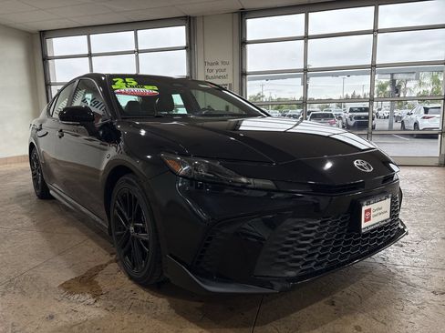 Used 2025 Toyota Camry SE FWD image 4