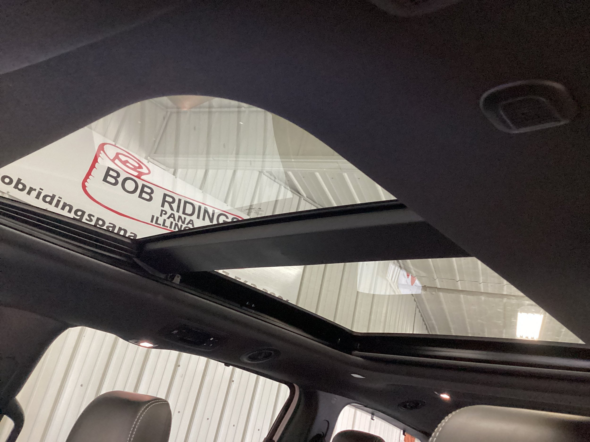 Used 2025 Chrysler Pacifica Limited FWD image 19