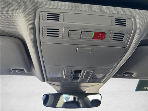 Used 2025 Volkswagen Jetta SE FWD image 21