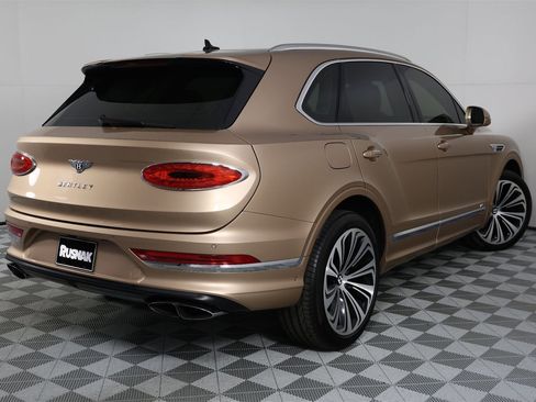 Used 2021 Bentley Bentayga image 8