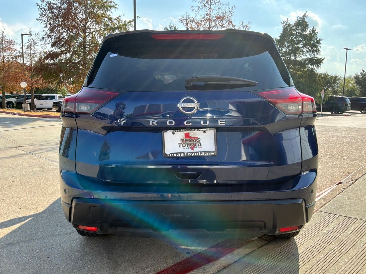 Used 2025 Nissan Rogue SV FWD image 7