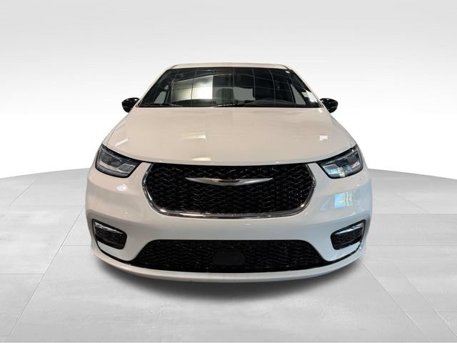 Used 2026 Chrysler Pacifica Select FWD image 2