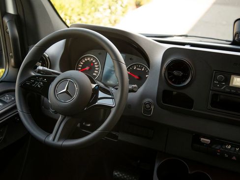 Used 2025 Mercedes-Benz Sprinter 144 Cargo image 18