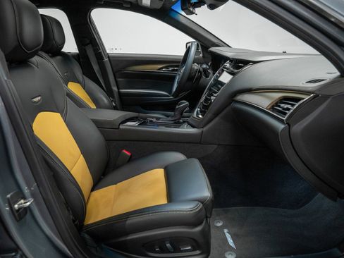 Used 2019 Cadillac CTS V w/ Luxury Package image 24