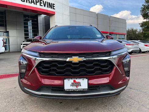 Used 2025 Chevrolet Trax LT image 4